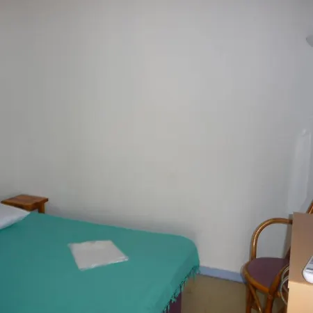 Maison Climatisée Avec Terrasse Et Parking Près De La - Fr-1-782-77 *